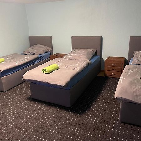 Chambre Avec 3 Lits Trier Bagian luar foto