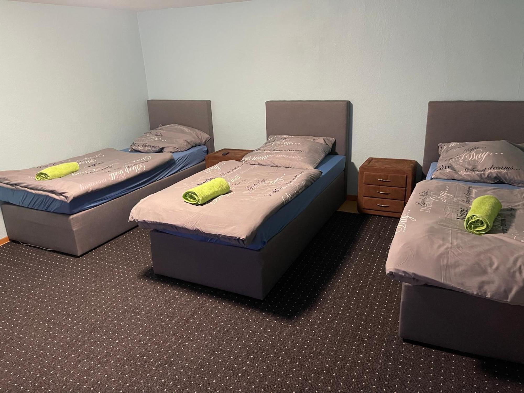 Chambre Avec 3 Lits Trier Bagian luar foto